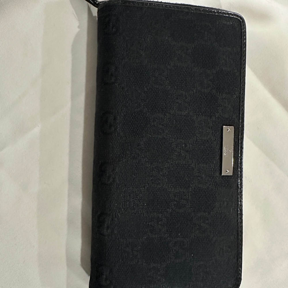 Gucci Black Logo Plaque Zip Wallet - Picture 2 of 16